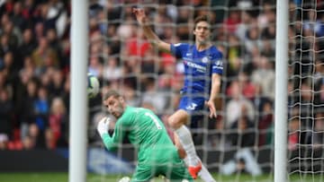 MANCHESTER, ENGLAND - APRIL 28: David De Gea of Manchester United looks on as he is beaten by Marcos Alonso of Chelsea as he scores his team's first goal during the Premier League match between Manchester United and Chelsea FC at Old Trafford on April 28, 2019 in Manchester, United Kingdom. (Photo by Shaun Botterill/Getty Images)