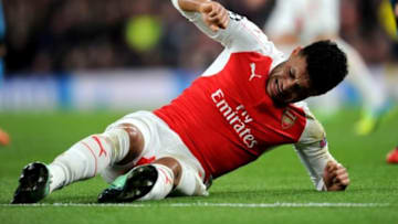LONDON, ENGLAND - FEBRUARY 23: Arsenal's Alex Oxlade-Chamberlain looks injured during the UEFA Champions League Round of 16, 1st leg match between Arsenal and Barcelona at Emirates Stadium on February 23, 2016 in London, United Kingdom. (Photo by Stuart MacFarlane/Arsenal FC via Getty Images)