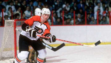 PHILADELPHIA, PA - CIRCA 1988: Mark Howe #2 of the Philadelphia Flyers skates during an NHL Hockey game circa 1988 at The Spectrum in Philadelphia, Pennsylvania. Howe's playing career went from 1973-95. (Photo by Focus on Sport/Getty Images)