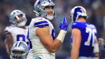 ARLINGTON, TX - SEPTEMBER 16: Tyrone Crawford #98 of the Dallas Cowboys celebrates a sack on Eli Manning #10 of the New York Giants in the fourth quarter at AT&T Stadium on September 16, 2018 in Arlington, Texas. (Photo by Tom Pennington/Getty Images)