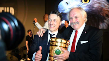 BERLIN, GERMANY - MAY 20: Head Coach of Eintracht Frankfurt Niko Kovac (L) and former head coach of Eintracht Frankfurt Dragoslav Stepanovic (R) pose for a photo during the Eintracht Frankfurt Cup Gala - DFB Cup Final 2018 on May 20, 2018 in Berlin, Germany. (Photo by Andreas Wolf - Pool/Getty Images)