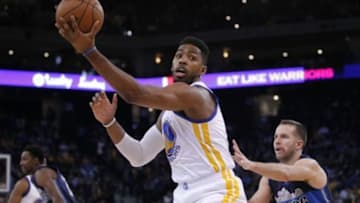 Jan 27, 2016; Oakland, CA, USA; Golden State Warriors forward Jason Thompson (1) catches a pass against the Dallas Mavericks in the fourth quarter at Oracle Arena. The Warriors defeated the Mavericks 127-107. Mandatory Credit: Cary Edmondson-USA TODAY Sports