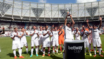 LONDON, ENGLAND - AUGUST 07: Juventus team with betway cup after the Pre-Season Friendly between West Ham United and Juventus at The London Stadium ,Queen Elizabeth Olympic Park on August 7, 2016 in London, England. (Photo by James Griffiths/West Ham United via Getty Images)