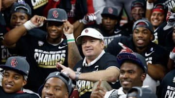 NEW ORLEANS, LA - JANUARY 02: Head coach Bob Stoops of the Oklahoma Sooners celebrates after defeating the Auburn Tigers 35-10 during the Allstate Sugar Bowl at the Mercedes-Benz Superdome on January 2, 2017 in New Orleans, Louisiana. (Photo by Jonathan Bachman/Getty Images)