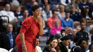 Cincinnati Bearcats head coach Michelle Clark-Heard takes on the UConn Huskies at Mohegan Sun Arena. Getty Images.
