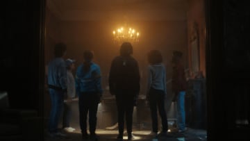 STRANGER THINGS. (L to R) Joe Keery as Steve Harrington, Gaten Matarazzo as Dustin Henderson, Sadie Sink as Max Mayfield, Finn Wolfhard as Mike Wheeler, Natalia Dyer as Nancy Wheeler, and Caleb McLaughlin as Lucas Sinclair in STRANGER THINGS. Cr. Courtesy of Netflix © 2022