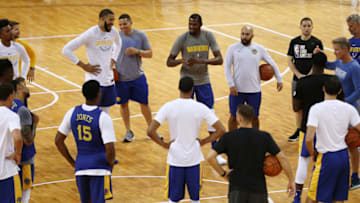 SHENZHEN, CHINA - OCTOBER 04: A general view of head coach of the Golden State Warriors Steve Kerr talks with the team during practice at Shenzhen Gymnasium as part of 2017 NBA Global Games China on October 4, 2017 in Shenzhen, China. (Photo by Zhong Zhi/Getty Images)