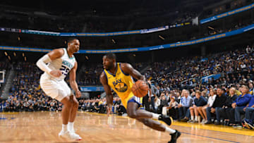 SAN FRANCISCO, CA - NOVEMBER 2: Eric Paschall #7 of the Golden State Warriors drives to the basket against the Charlotte Hornets on November 2, 2019 at ORACLE Arena in Oakland, California. NOTE TO USER: User expressly acknowledges and agrees that, by downloading and or using this photograph, User is consenting to the terms and conditions of the Getty Images License Agreement. Mandatory Copyright Notice: Copyright 2019 NBAE (Photo by Noah Graham/NBAE via Getty Images)
