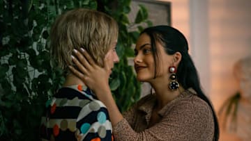 DO REVENGE - (L-R) Maya Hawke as Eleanor and Camila Mendes as Drea in Do Revenge. Cr. Kim Simms/Netflix © 2022.