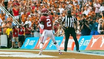 DALLAS, TX - OCTOBER 06: Oklahoma Sooners wide receiver CeeDee Lamb (2) scores a touchdown during the Red River Showdown between the Oklahoma Sooners and the Texas Longhorns on October 6, 2018, at the Cotton Bowl in Dallas, Texas. (Photo by John Korduner/Icon Sportswire via Getty Images)