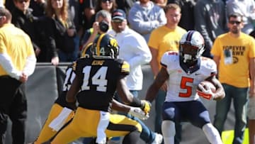 Oct 10, 2015; Iowa City, IA, USA; Illinois Fighting Illini running back Ke