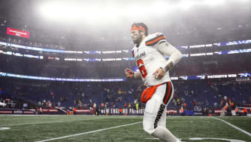 FOXBOROUGH, MASSACHUSETTS - OCTOBER 27: Baker Mayfield #6 of the Cleveland Browns leaves the field after the game against the New England Patriots at Gillette Stadium on October 27, 2019 in Foxborough, Massachusetts. (Photo by Omar Rawlings/Getty Images)