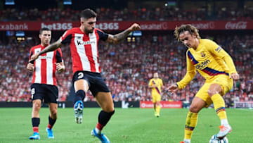 BILBAO, SPAIN - AUGUST 16: Antoine Griezmann of FC Barcelona (R) being followed by Unai Nunez of Athletic Club (L) during the Liga match between Athletic Club and FC Barcelona at San Mames Stadium on August 16, 2019 in Bilbao, Spain. (Photo by Juan Manuel Serrano Arce/Getty Images)