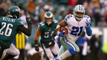 PHILADELPHIA, PA - DECEMBER 31: Running back Ezekiel Elliott #21 of the Dallas Cowboys runs the ball against cornerback Jaylen Watkins #26 Philadelphia Eagles during the fourth quarter of the game at Lincoln Financial Field on December 31, 2017 in Philadelphia, Pennsylvania. (Photo by Mitchell Leff/Getty Images)