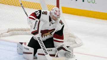 UNIONDALE, NY - OCTOBER 24: Arizonia Coyotes Goalie Darcy Kuemper (35) makes a save during the first period of the National Hockey Le3ague game between the Arizona Coyotes and the New York Islanders on October 24,2019, at the Nassau Veterans Memorial Coliseum in Uniondale, NY. (Photo by Gregory Fisher/Icon Sportswire via Getty Images)
