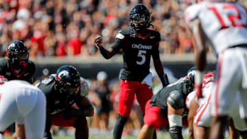 Cincinnati Bearcats take on Oklahoma Sooners at Nippert Stadium in 2023.