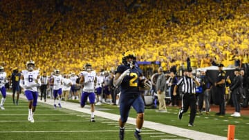 ANN ARBOR, MICHIGAN - SEPTEMBER 11: Blake Corum #2 of the Michigan Wolverines scores on a 67-yard touchdown run during the second quarter of the game against the Washington Huskies at Michigan Stadium on September 11, 2021 in Ann Arbor, Michigan. (Photo by Alika Jenner/Getty Images)