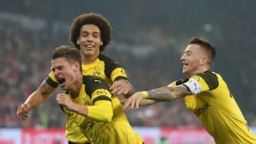 24 November 2018, Rhineland-Palatinate, Mainz: Soccer: Bundesliga, FSV Mainz 05 - Borussia Dortmund, 12th matchday in the Opel Arena. Dortmund's Lukasz Piszczek (l) cheers after the 2:1 with Marco Reus (r) and Axel Witsel. Photo: Thomas Frey/dpa - IMPORTANT NOTE: In accordance with the requirements of the DFL Deutsche Fußball Liga or the DFB Deutscher Fußball-Bund, it is prohibited to use or have used photographs taken in the stadium and/or the match in the form of sequence images and/or video-like photo sequences. (Photo by Thomas Frey/picture alliance via Getty Images)