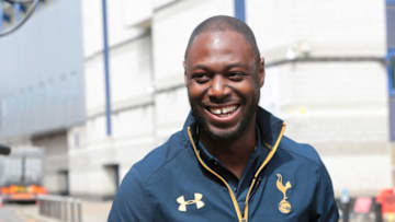 LONDON, ENGLAND - JULY 13: Former Tottenham Hotspur footballer Ledley King visits local school, St Paul's and All Hallow's, as pupils make pots and models from clay excavated from the new Spurs stadium grounds on July 13, 2016 in London, England. (Photo by Tottenham Hotspur FC/Tottenham Hotspur FC via Getty Images)