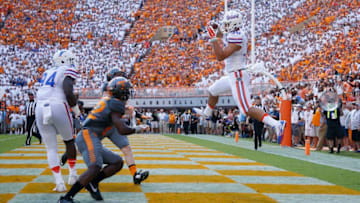 KNOXVILLE, TN - SEPTEMBER 24: DeAndre Goolsby #30 of the Florida Gators makes a three-yard touchdown reception against the Tennessee Volunteers in the first quarter at Neyland Stadium on September 24, 2016 in Knoxville, Tennessee. (Photo by Joe Robbins/Getty Images)