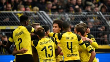 DORTMUND, GERMANY - OCTOBER 27: Players of Borussia Dortmund celebrate the 2-1 against Berlin during the Bundesliga match between Borussia Dortmund and Hertha BSC at the Signal Iduna Park on October 27, 2018 in Dortmund, Germany. (Photo by Alexander Simoes/Borussia Dortmund/Getty Images)
