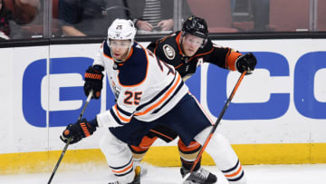 ANAHEIM, CA - FEBRUARY 09: Edmonton Oilers defenseman Darnell Nurse (25) keeps in front of Anaheim Ducks rightwing Corey Perry (10) during the first period of a game played on February 9, 2018 at the Honda Center in Anaheim, CA. (Photo by John Cordes/Icon Sportswire via Getty Images)