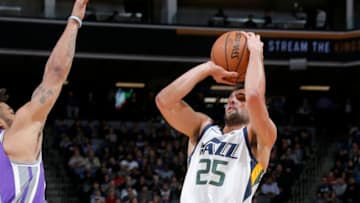 SACRAMENTO, CA - NOVEMBER 25: Raul Neto #25 of the Utah Jazz shoots the ball against the Sacramento Kings on November 25, 2018 at Golden 1 Center in Sacramento, California. Copyright 2018 NBAE (Photo by Rocky Widner/NBAE via Getty Images)