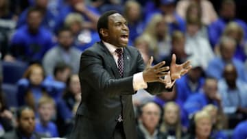 NASHVILLE, TN - MARCH 11: Avery Johnson the head coach of the Alabama Crimson Tide gives instructions to his team against the Kentucky Wildcats during the semifinals of the SEC Basketball Tournament at Bridgestone Arena on March 11, 2017 in Nashville, Tennessee. (Photo by Andy Lyons/Getty Images)
