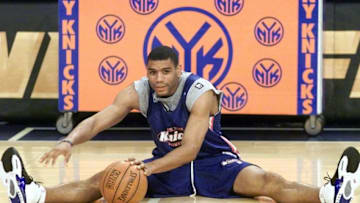 NEW YORK, UNITED STATES: Allen Houston of the New York Knicks warms up 24 June 1999 before practice at Madison Square Garden in New York, NY. The Knicks trail the San Antonio Spurs three games to one in the NBA Finals best-of-seven game series. (ELECTRONIC IMAGE) AFP PHOTO (Photo credit should read JEFF HAYNES/AFP/Getty Images)