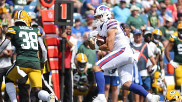 Bills tight end Nate Becker looks for extra yards after a catch.Jg 082821 Bills 12