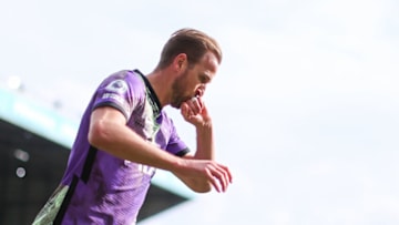 LEEDS, ENGLAND - FEBRUARY 26: Harry Kane of Tottenham Hotspur celebrates after scoring a goal to make it 0-3 during the Premier League match between Leeds United and Tottenham Hotspur at Elland Road on February 26, 2022 in Leeds, United Kingdom. (Photo by Robbie Jay Barratt - AMA/Getty Images)