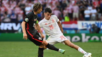 Luka Modric, Pedri (Photo by JONATHAN NACKSTRAND/POOL/AFP via Getty Images)