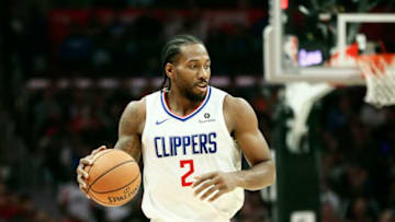 LOS ANGELES, CA - OCTOBER 28: Kawhi Leonard #2 of the LA Clippers handles the ball against the Charlotte Hornets on October 28, 2019 at STAPLES Center in Los Angeles, California. NOTE TO USER: User expressly acknowledges and agrees that, by downloading and/or using this Photograph, user is consenting to the terms and conditions of the Getty Images License Agreement. Mandatory Copyright Notice: Copyright 2019 NBAE (Photo by Chris Elise/NBAE via Getty Images)