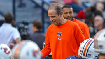 Auburn defensive coordinator Kevin Steele talks to players before the Arkansas game Saturday, Sept. 22, 2018, at Jordan-Hare Stadium in Auburn, Ala.
