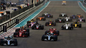 ABU DHABI, UNITED ARAB EMIRATES - NOVEMBER 25: Lewis Hamilton of Great Britain driving the (44) Mercedes AMG Petronas F1 Team Mercedes WO9 leads the field into turn one at the start during the Abu Dhabi Formula One Grand Prix at Yas Marina Circuit on November 25, 2018 in Abu Dhabi, United Arab Emirates. (Photo by Mark Thompson/Getty Images)