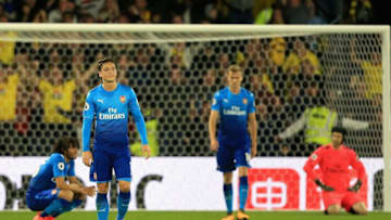 WATFORD, ENGLAND - OCTOBER 14: Mesut Ozil of Arsenal and team mates look dejected as Tom Cleverley of Watford scores their second goal during the Premier League match between Watford and Arsenal at Vicarage Road on October 14, 2017 in Watford, England. (Photo by Stephen Pond/Getty Images)