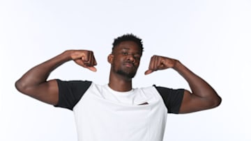 CHICAGO, IL - MAY 15: NBA Draft Prospect, Deandre Ayton poses for a portrait during the 2018 NBA Combine circuit on May 15, 2018 at the Intercontinental Hotel Magnificent Mile in Chicago, Illinois. NOTE TO USER: User expressly acknowledges and agrees that, by downloading and/or using this photograph, user is consenting to the terms and conditions of the Getty Images License Agreement. Mandatory Copyright Notice: Copyright 2018 NBAE (Photo by Joe Murphy/NBAE via Getty Images)