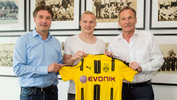 DORTMUND, GERMANY - JUNE 06: Borussia Dortmund unveils new signing Sebastian Rode with Hans-Joachim Watzke (CEO of Borussia Dortmund) r., and Michael Zorc (sports director of Borussia Dortmund) on June 6, 2016 in Dortmund, Germany. (Photo by Alexandre Simoes/Borussia Dortmund/Getty Images)