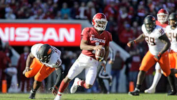 NORMAN, OK - NOVEMBER 10: Quarterback Kyler Murray #1 of the Oklahoma Sooners scrambles against the Oklahoma State Cowboys at Gaylord Family Oklahoma Memorial Stadium on November 10, 2018 in Norman, Oklahoma. Oklahoma defeated Oklahoma State 48-47. (Photo by Brett Deering/Getty Images)