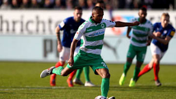 KIEL, GERMANY - FEBRUARY 17: Julian Green of Greuther Fuerth scores the opening goal by penalty kick during the Second Bundesliga match between Holstein Kiel and SpVgg Greuther Fuerth at Holstein-Stadion on February 17, 2019 in Kiel, Germany. (Photo by Martin Rose/Bongarts/Getty Images)