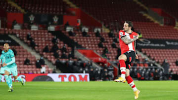 SOUTHAMPTON, ENGLAND - JANUARY 04: Danny Ings of Southampton scores their team's first goal during the Premier League match between Southampton and Liverpool at St Mary's Stadium on January 04, 2021 in Southampton, England. The match will be played without fans, behind closed doors as a Covid-19 precaution. (Photo by Naomi Baker/Getty Images)
