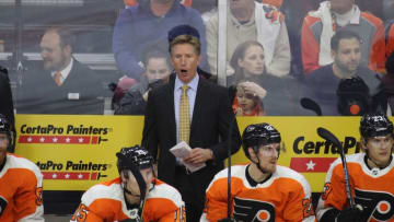 PHILADELPHIA, PENNSYLVANIA - OCTOBER 22: Head coach Dave Hakstol of the Philadelphia Flyers handles bench duties against the Colorado Avalanche at the Wells Fargo Center on October 22, 2018 in Philadelphia, Pennsylvania. (Photo by Bruce Bennett/Getty Images)