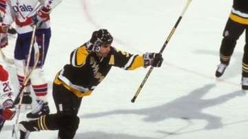 Pittsburgh Penguins, Kevin Stevens, (Photo by Mitchell Layton/Getty Images)