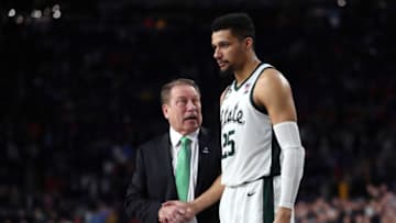 MINNEAPOLIS, MINNESOTA - APRIL 06: Head coach Tom Izzo of the Michigan State Spartans talks with Kenny Goins #25 in the second half against the Texas Tech Red Raiders during the 2019 NCAA Final Four semifinal at U.S. Bank Stadium on April 6, 2019 in Minneapolis, Minnesota. (Photo by Tom Pennington/Getty Images)