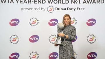 SINGAPORE - OCTOBER 29: Simona Halep of Romania poses with the WTA Year-End World No.1 Award presented by Dubai Duty Free during day 8 of the BNP Paribas WTA Finals Singapore presented by SC Global at Singapore Sports Hub on October 29, 2017 in Singapore. (Photo by Julian Finney/Getty Images for WTA)