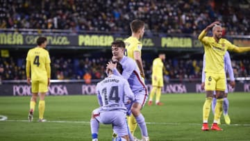 VILLARREAL, SPAIN - NOVEMBER 27: Philippe Coutinho of FC Barcelona celebrates after being fouled with Gavi during the La Liga Santander match between Villarreal CF and FC Barcelona at Estadio de la Ceramica on November 27, 2021 in Villarreal, Spain. (Photo by Aitor Alcalde Colomer/Getty Images)