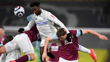 Leicester City's Nigerian midfielder Wilfred Ndidi (C) (Photo by PETER POWELL/POOL/AFP via Getty Images)