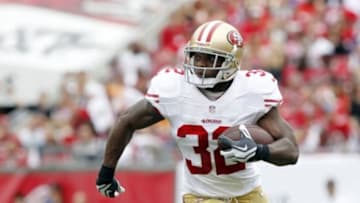 Dec 15, 2013; Tampa, FL, USA; San Francisco 49ers running back Kendall Hunter (32) runs with the ball against the Tampa Bay Buccaneers during the first half at Raymond James Stadium. Mandatory Credit: Kim Klement-USA TODAY Sports