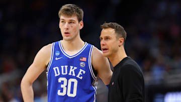 Duke basketball forward Kyle Filipowski and head coach Jon Scheyer (Photo by Mike Ehrmann/Getty Images)