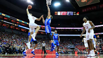 LOUISVILLE, KY - DECEMBER 29: Jordan Nwora #33 of the Louisville Cardinals shoots the ball against the Kentucky Wildcats at KFC YUM! Center on December 29, 2018 in Louisville, Kentucky. (Photo by Andy Lyons/Getty Images)